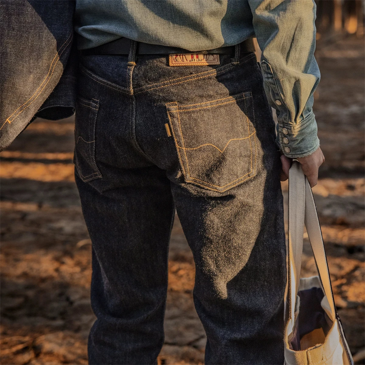 الأحمر تورنادو NOIR 21oz Selve - مراجعة Levis Jeans 501 وسعره