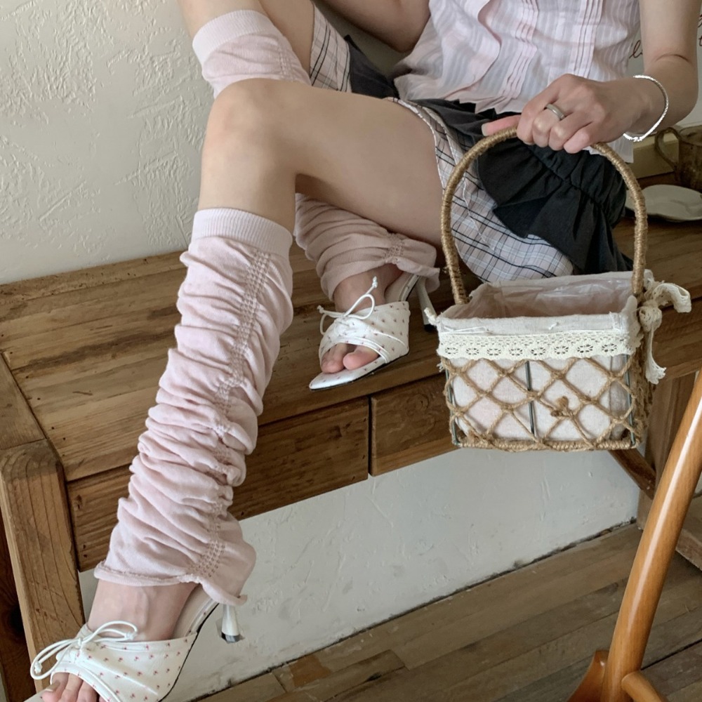 جوارب وردية مكشكشة فضفاضة فوق  - مراجعة Boot Sock Slouchy وسعره